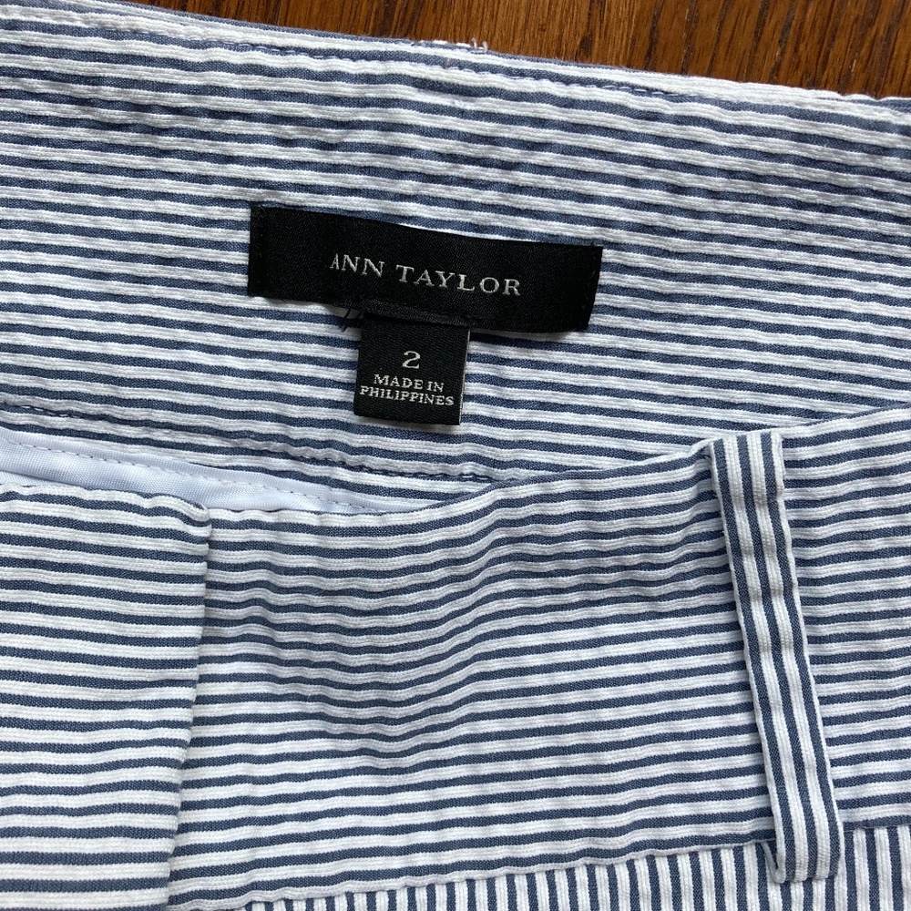 Seersucker Navy & White ANN TAYLOR Shorts - Picture 3 of 3
